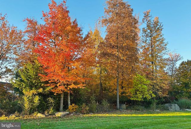 9 BELLINGHAM DR, Kendall Park, NJ 08824