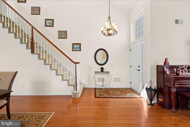 9 BELLINGHAM DR, Kendall Park, NJ 08824