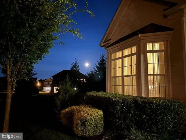 9 BELLINGHAM DR, Kendall Park, NJ 08824