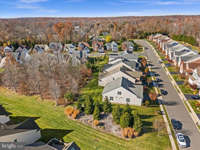 9 BELLINGHAM DR, Kendall Park, NJ 08824