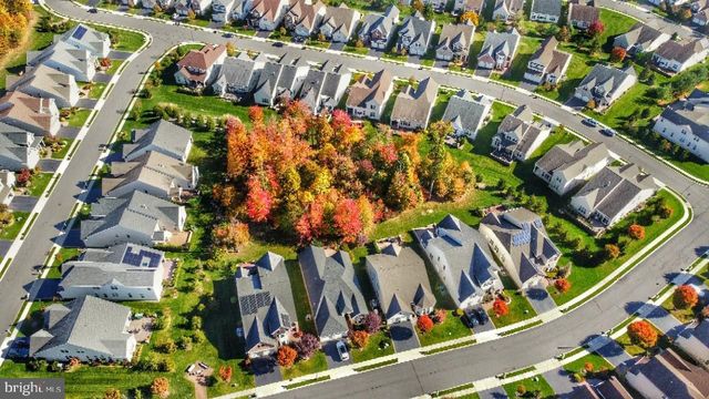 9 BELLINGHAM DR, Kendall Park, NJ 08824