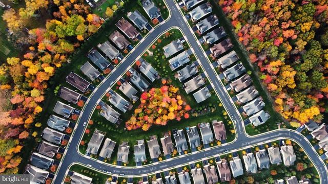 9 BELLINGHAM DR, Kendall Park, NJ 08824