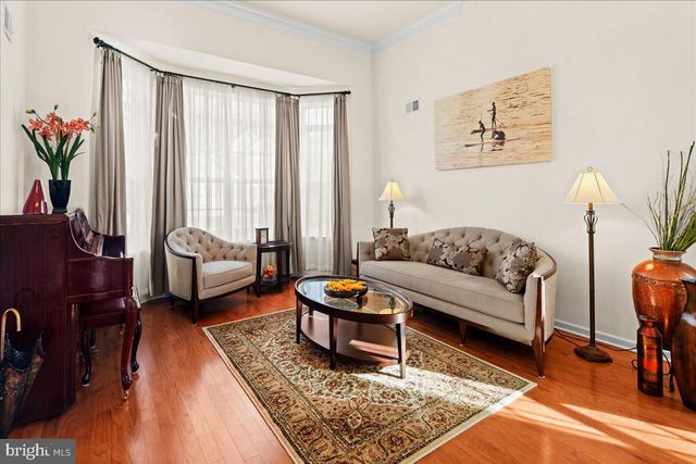 9 BELLINGHAM DR, Kendall Park, NJ 08824