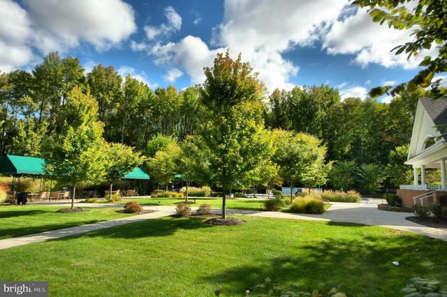 9 BELLINGHAM DR, Kendall Park, NJ 08824