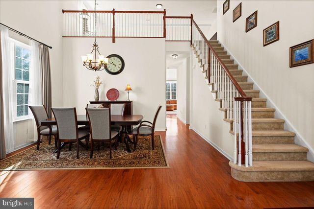 9 BELLINGHAM DR, Kendall Park, NJ 08824