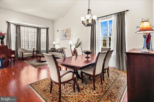 9 BELLINGHAM DR, Kendall Park, NJ 08824