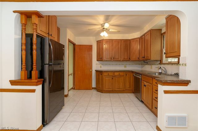 16223 Bardbury Avenue, Middleburg Heights, OH 44130