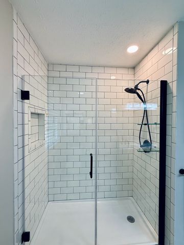 320 Spring Valley Dr, Cottontown, TN 37048