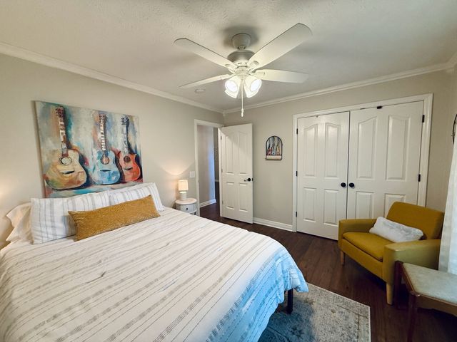 320 Spring Valley Dr, Cottontown, TN 37048