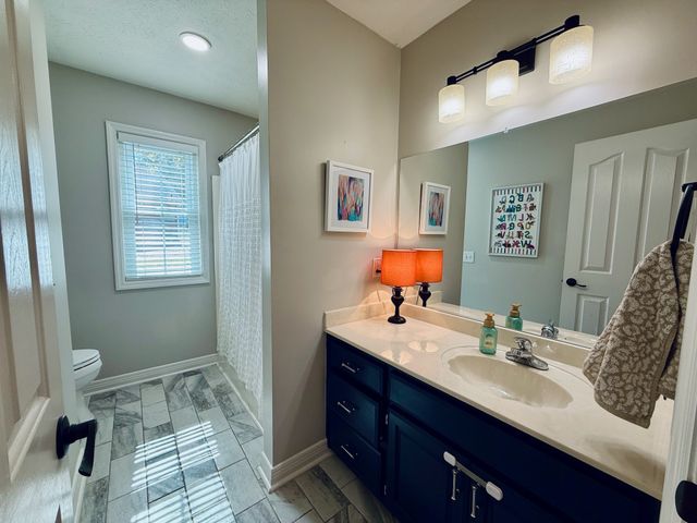 320 Spring Valley Dr, Cottontown, TN 37048