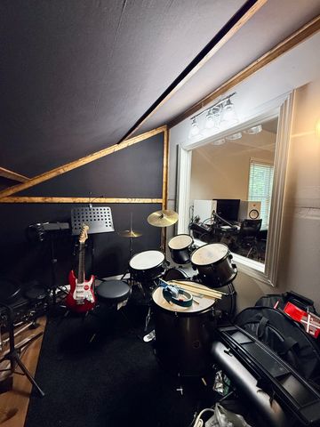 320 Spring Valley Dr, Cottontown, TN 37048