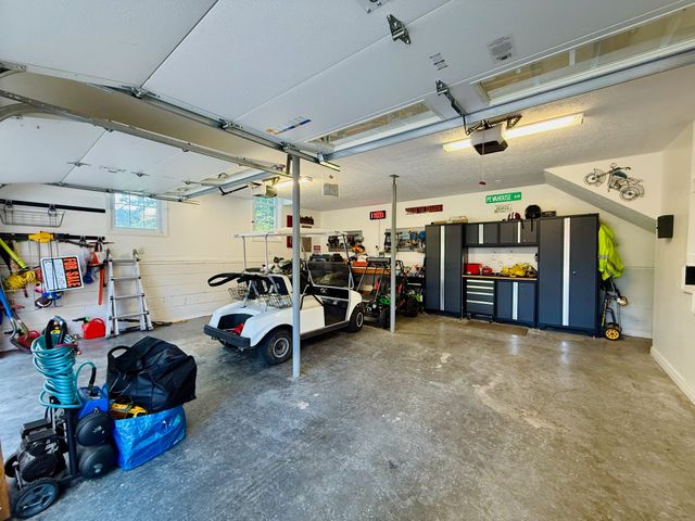 320 Spring Valley Dr, Cottontown, TN 37048