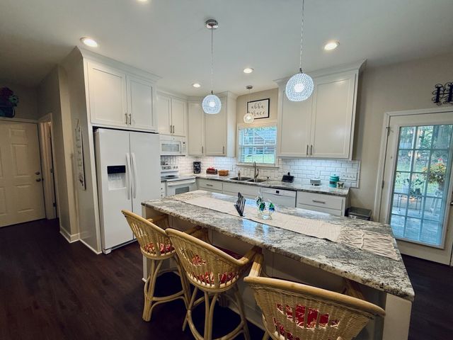 320 Spring Valley Dr, Cottontown, TN 37048