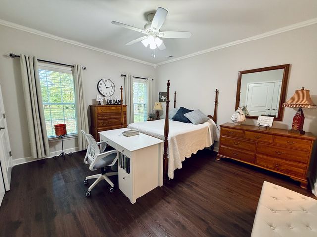 320 Spring Valley Dr, Cottontown, TN 37048