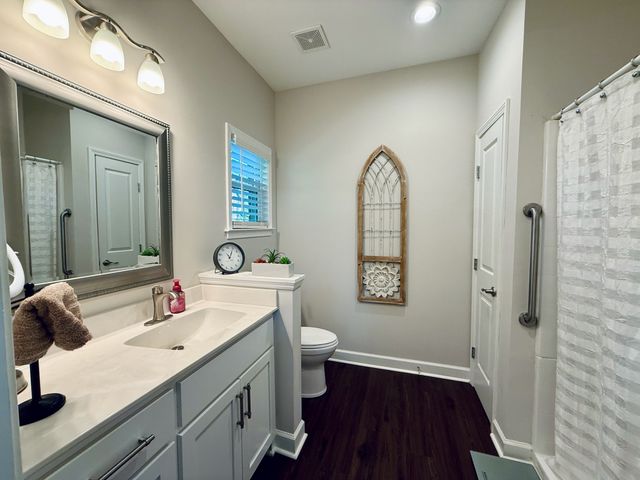 320 Spring Valley Dr, Cottontown, TN 37048