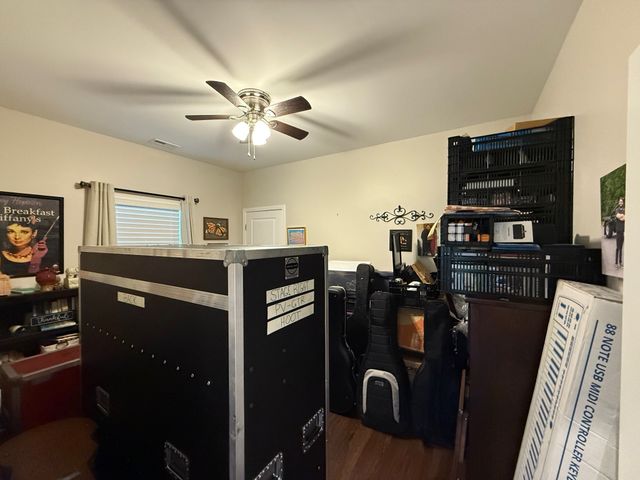 320 Spring Valley Dr, Cottontown, TN 37048