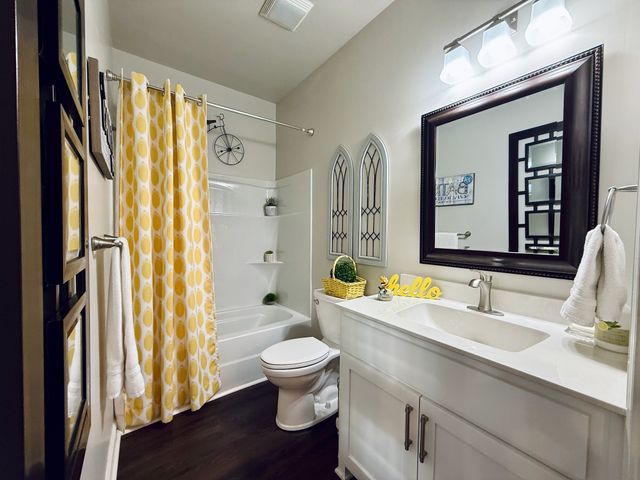 320 Spring Valley Dr, Cottontown, TN 37048