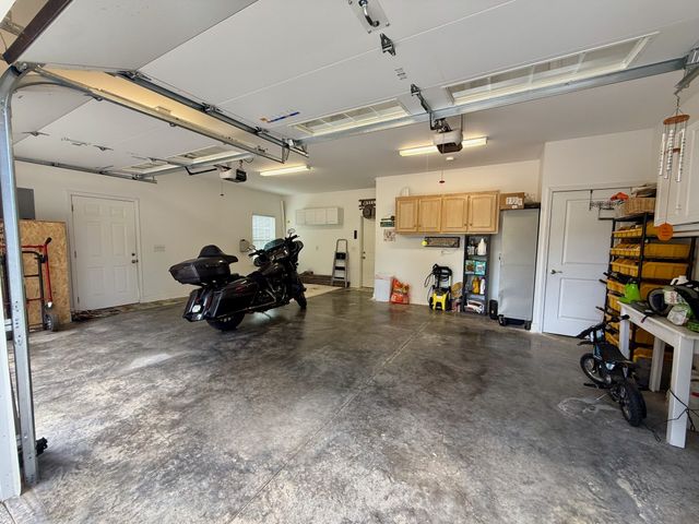 320 Spring Valley Dr, Cottontown, TN 37048