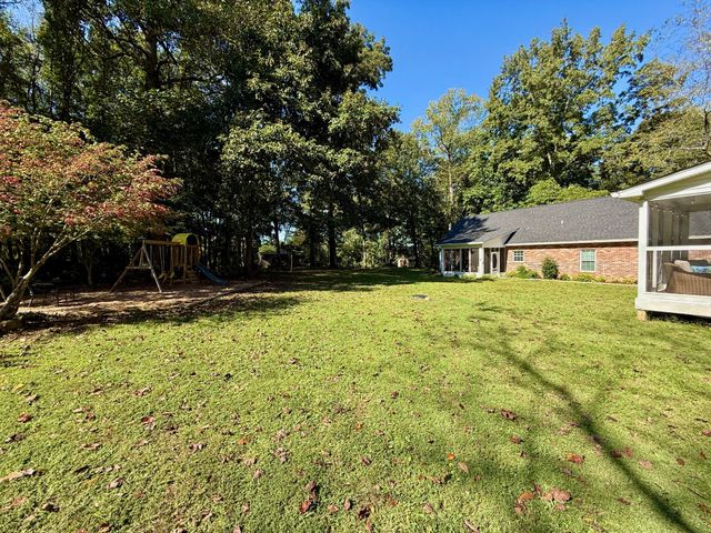 320 Spring Valley Dr, Cottontown, TN 37048
