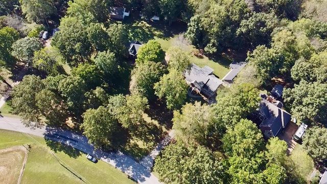 320 Spring Valley Dr, Cottontown, TN 37048