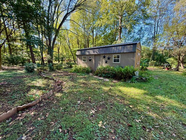 320 Spring Valley Dr, Cottontown, TN 37048