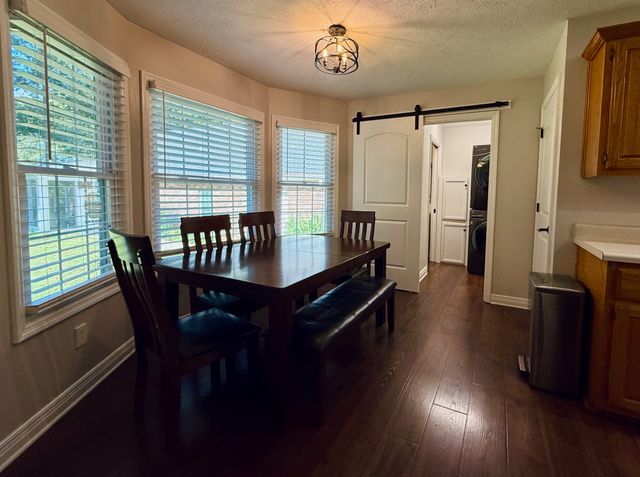 320 Spring Valley Dr, Cottontown, TN 37048