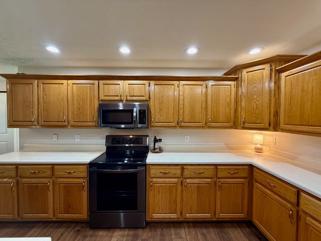 320 Spring Valley Dr, Cottontown, TN 37048