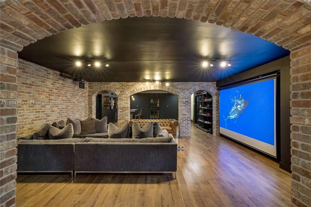 8000 Los Pinos Blvd, Coral Gables, FL 33143