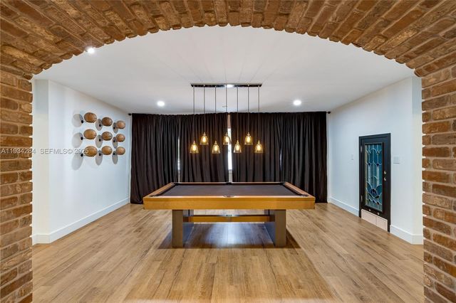 8000 Los Pinos Blvd, Coral Gables, FL 33143