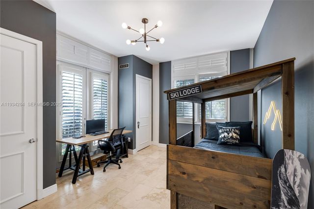 8000 Los Pinos Blvd, Coral Gables, FL 33143