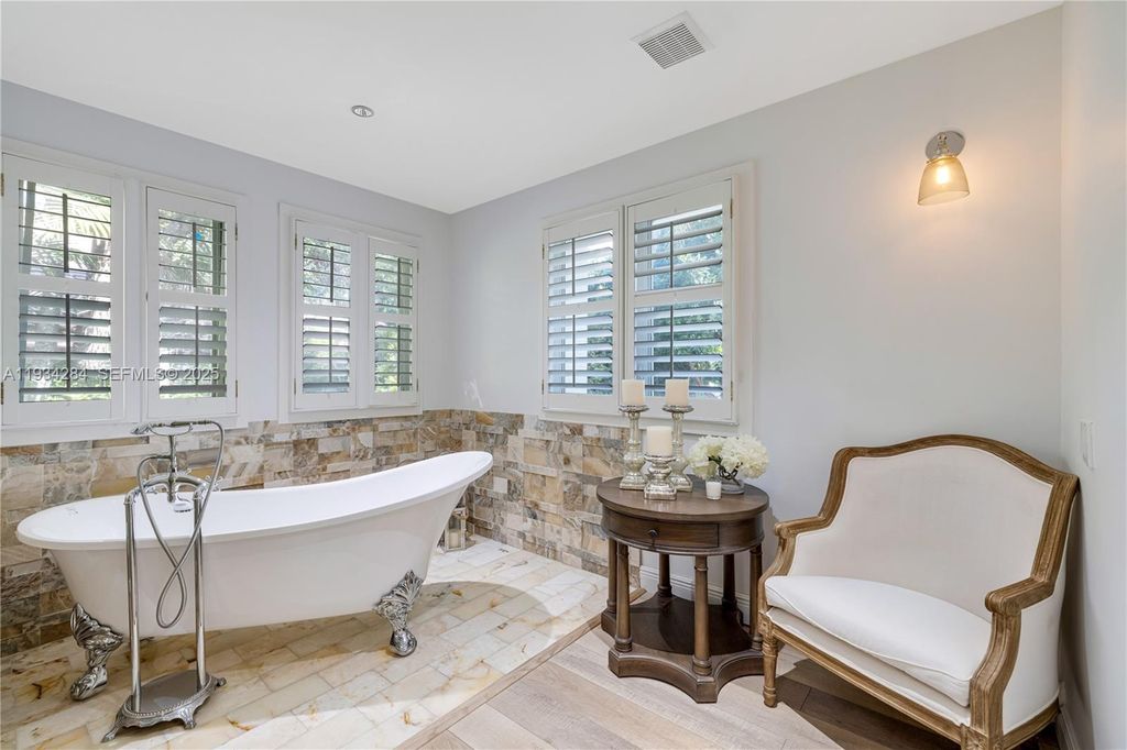 Image 12 of property listing at 8000 Los Pinos Blvd, Coral Gables, FL 33143