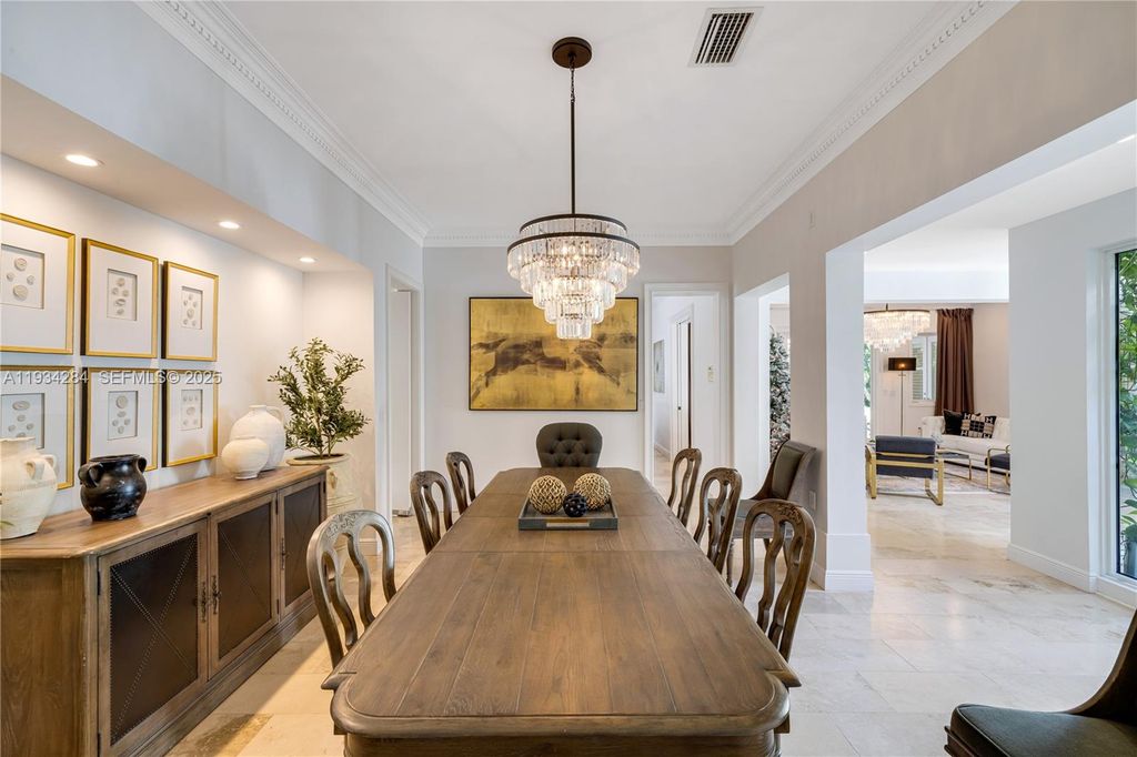 Image 14 of property listing at 8000 Los Pinos Blvd, Coral Gables, FL 33143