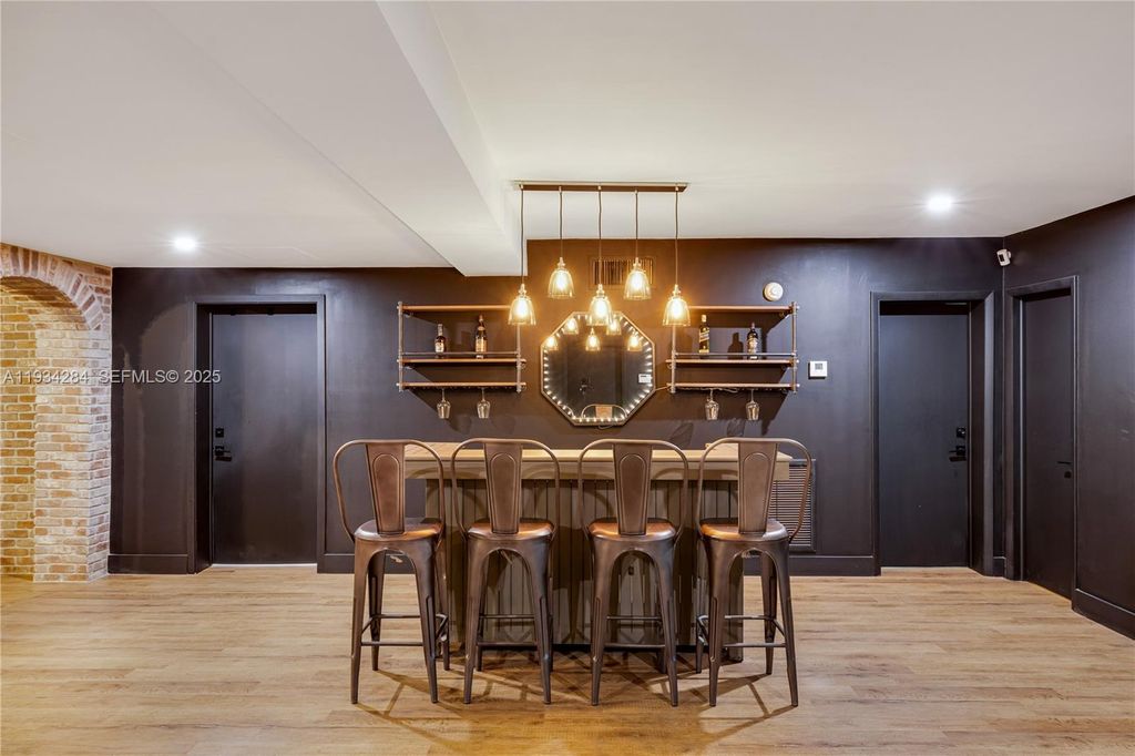 Image 16 of property listing at 8000 Los Pinos Blvd, Coral Gables, FL 33143