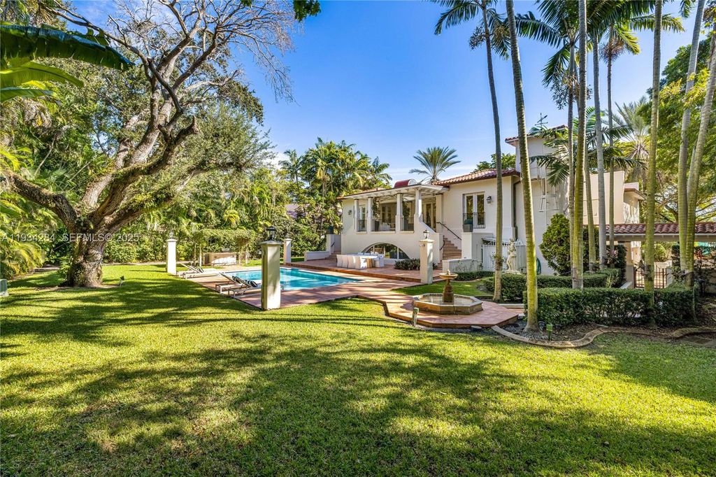 Image 30 of property listing at 8000 Los Pinos Blvd, Coral Gables, FL 33143
