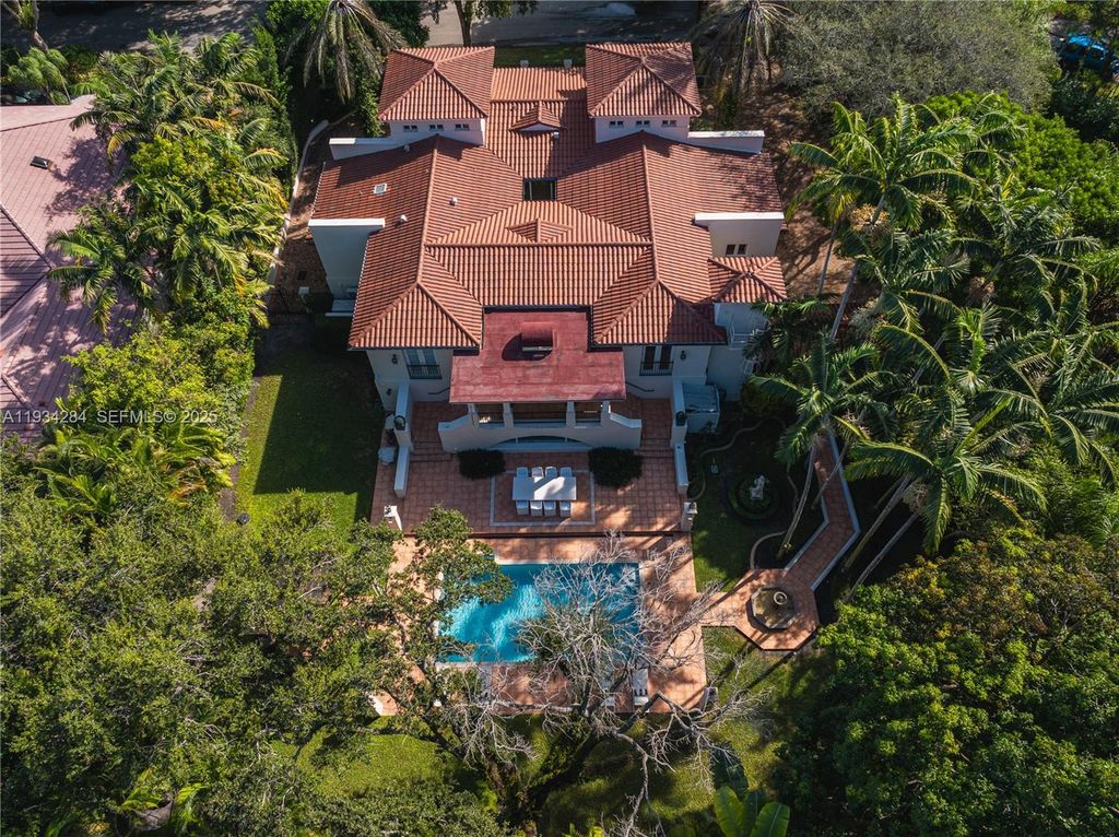 Image 39 of property listing at 8000 Los Pinos Blvd, Coral Gables, FL 33143