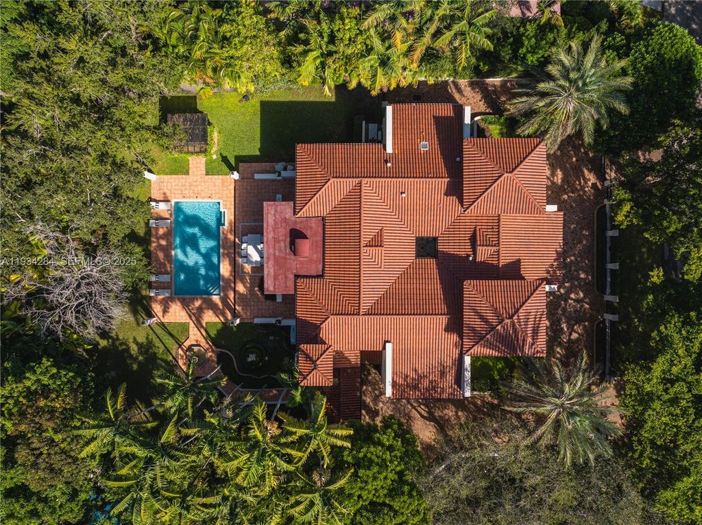 Image 40 of property listing at 8000 Los Pinos Blvd, Coral Gables, FL 33143