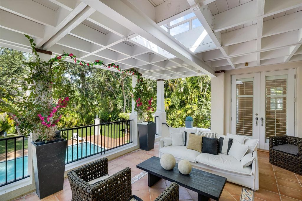 Image 44 of property listing at 8000 Los Pinos Blvd, Coral Gables, FL 33143