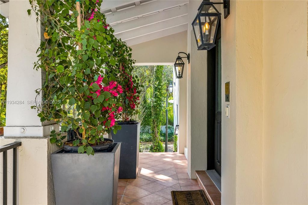 Image 48 of property listing at 8000 Los Pinos Blvd, Coral Gables, FL 33143