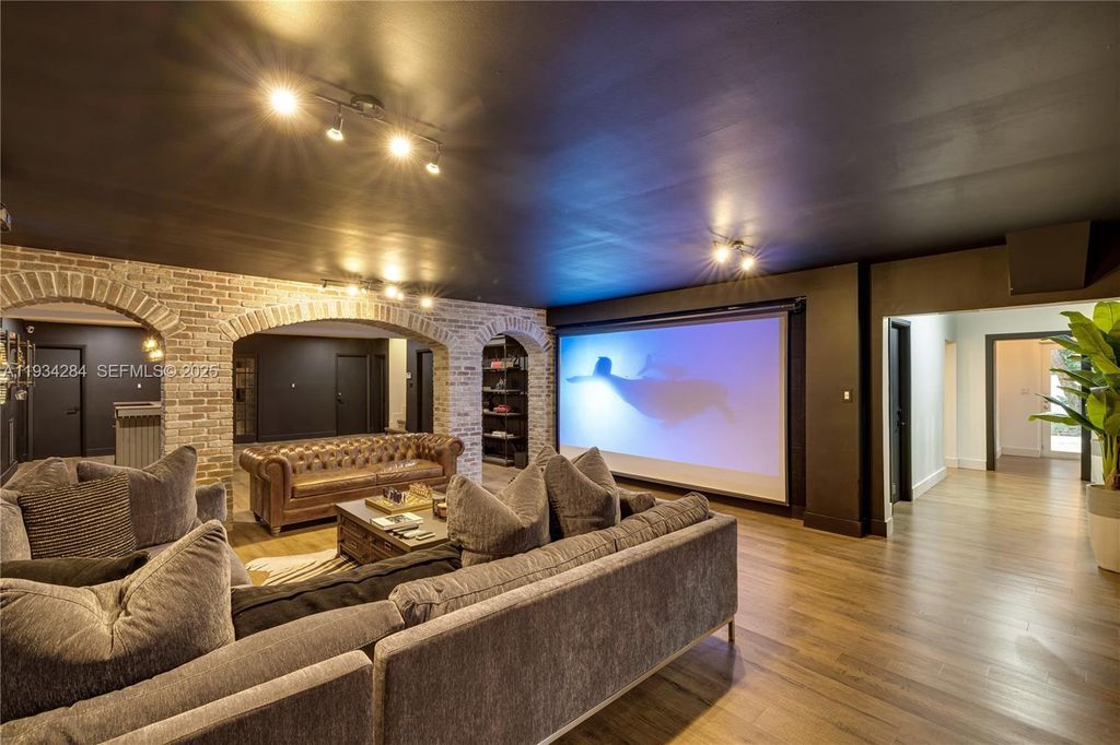 Image 60 of property listing at 8000 Los Pinos Blvd, Coral Gables, FL 33143