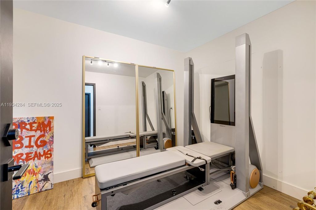 Image 63 of property listing at 8000 Los Pinos Blvd, Coral Gables, FL 33143