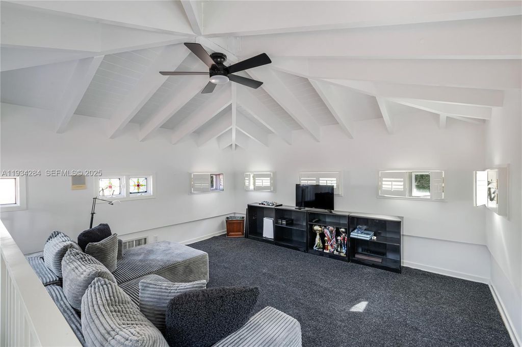 Image 7 of property listing at 8000 Los Pinos Blvd, Coral Gables, FL 33143