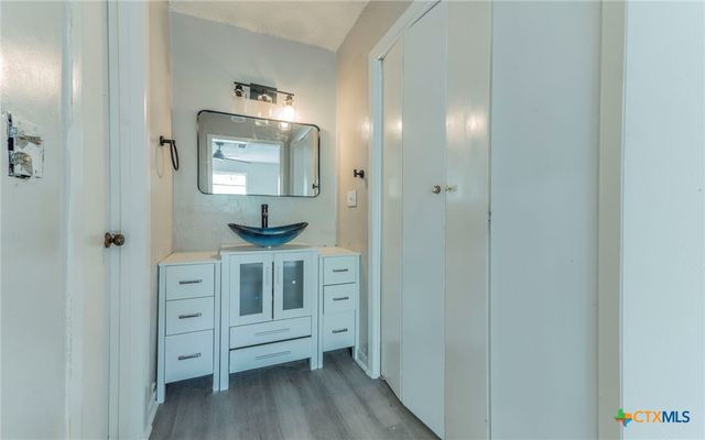 574 Oaklawn Drive, Rockdale, TX 76567
