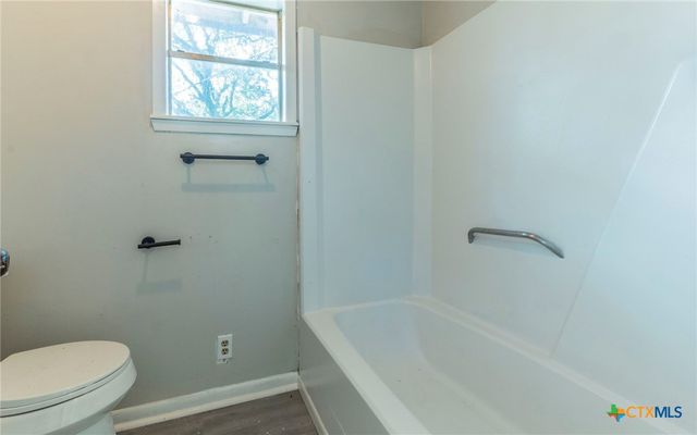 574 Oaklawn Drive, Rockdale, TX 76567