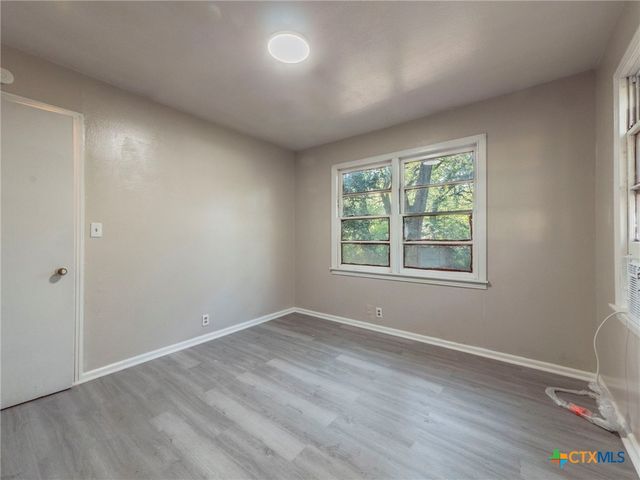574 Oaklawn Drive, Rockdale, TX 76567