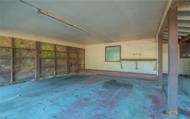 574 Oaklawn Drive, Rockdale, TX 76567