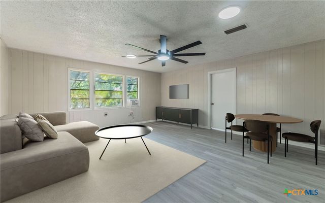 574 Oaklawn Drive, Rockdale, TX 76567