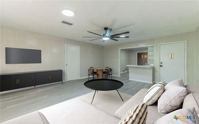574 Oaklawn Drive, Rockdale, TX 76567