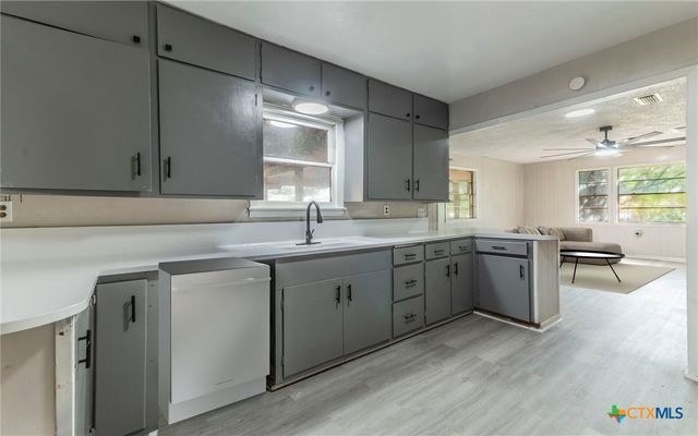 574 Oaklawn Drive, Rockdale, TX 76567
