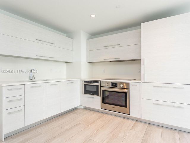 45 SW 9th Street 1201, Miami, FL 33130