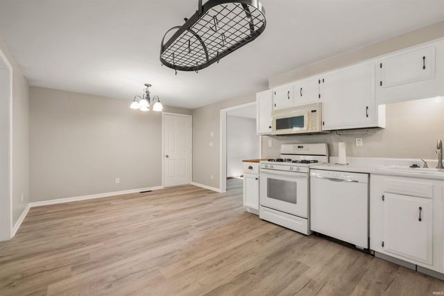 110 GREENBERRY Street, Sweetser, IN 46987